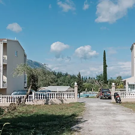 Pelithea Family 酒店 4*